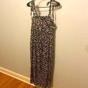 Black and white floral Old Navy maxi dress/ knee height side slit/ tie straps
